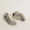 Zapatillas Running Sole para mujer en gamuza gris con estrella y lengüeta del talón de gamuza gris
