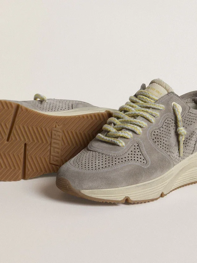 Zapatillas Running Sole para mujer en gamuza gris con estrella y lengüeta del talón de gamuza gris