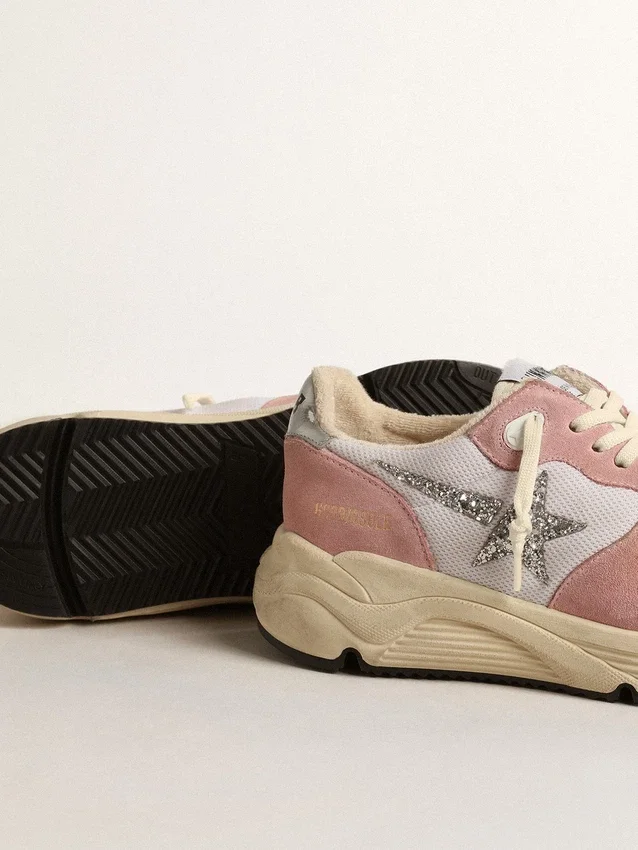 Zapatillas Running Sole para mujer en malla gris y gamuza con estrella plateada brillante