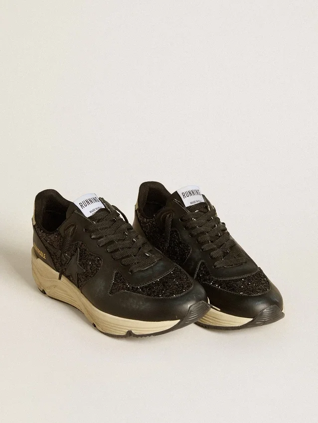 Zapatillas Running Sole para mujer en negro con purpurina, estrella de cuero y lengüeta de talón de nubuck