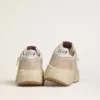 Zapatillas Running Sole para mujer en nylon y gamuza con estrella estampada en plateado y lengüeta de cuero en el talón