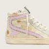 Zapatillas Slide en beige con estrella y detalle brillante de cuero rosa metalizado