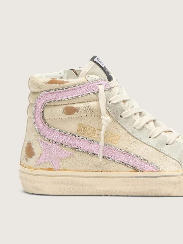 Zapatillas Slide en beige con estrella y detalle brillante de cuero rosa metalizado