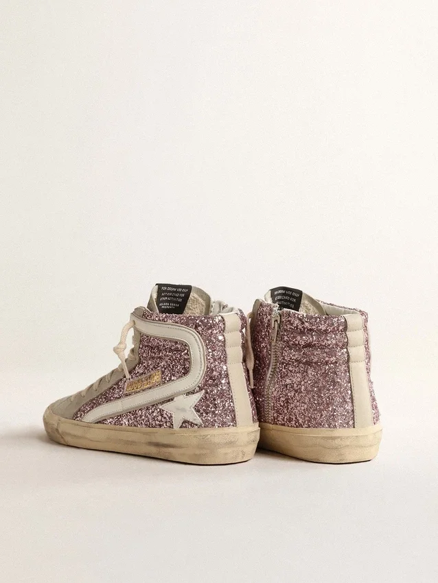 Zapatillas Slide en color lila con purpurina, estrella de cuero blanco y detalles brillantes