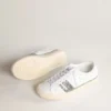 Zapatillas sostenibles Yatay Modelo 1B con parte superior blanca de origen biológico y purpurina reciclada plateada Y