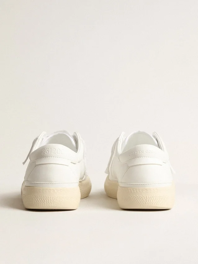 Zapatillas sostenibles Yatay Modelo 1B con parte superior blanca de origen biológico y Y blanca
