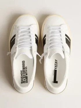 Zapatillas sostenibles Yatay Modelo 1B con parte superior blanca de origen biológico y Y negro