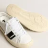 Zapatillas sostenibles Yatay Modelo 1B con parte superior blanca de origen biológico y Y negro