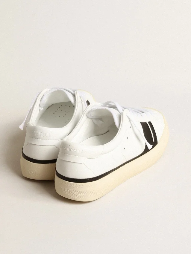 Zapatillas sostenibles Yatay Modelo 1B con parte superior blanca de origen biológico y Y negro