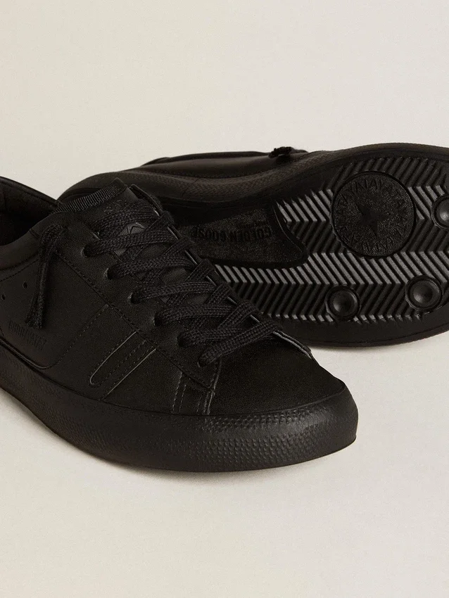Zapatillas sostenibles Yatay Modelo 1B con parte superior de origen biológico y Y negro