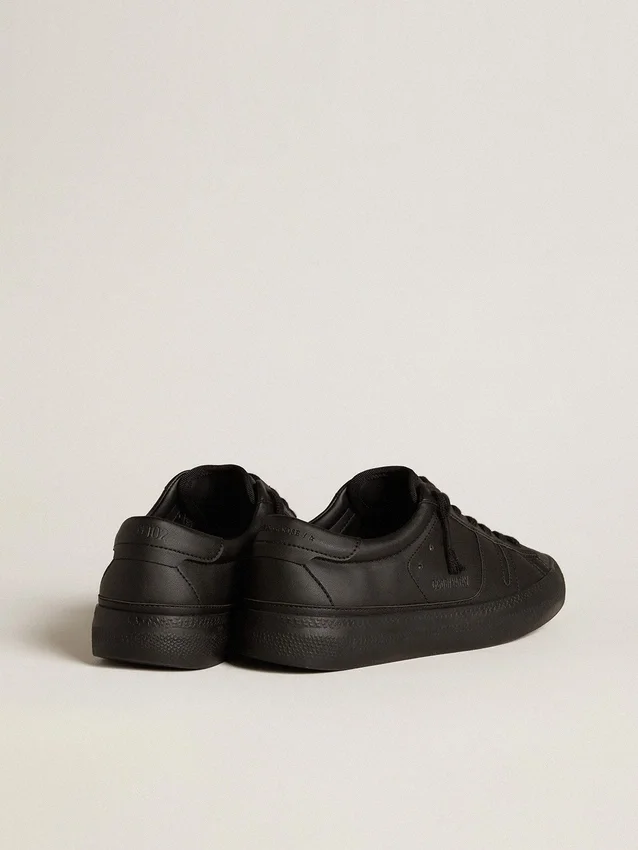 Zapatillas sostenibles Yatay Modelo 1B con parte superior de origen biológico y Y negro