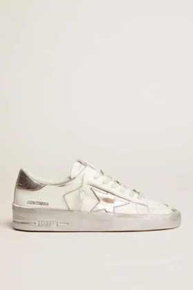Zapatillas Stardan con estrella de cuero metalizado plateado y lengüeta en el talón