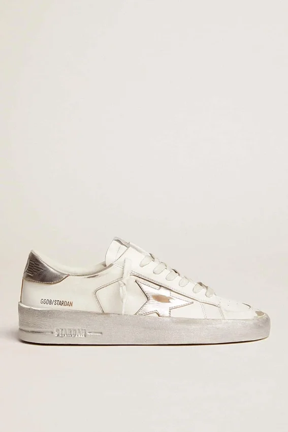 Zapatillas Stardan con estrella de cuero metalizado plateado y lengüeta en el talón