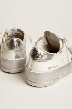 Zapatillas Stardan con estrella de cuero metalizado plateado y lengüeta en el talón