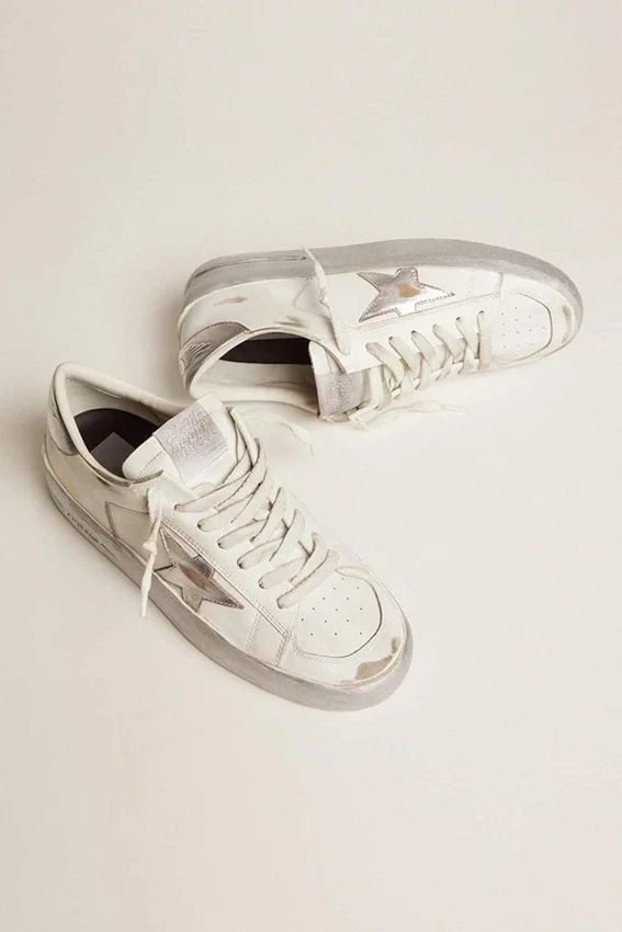 Zapatillas Stardan con estrella de cuero metalizado plateado y lengüeta en el talón