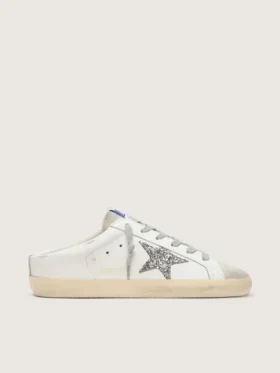 Zapatillas Super-Star Sabot con una estrella de purpurina platino y lengüeta de gamuza