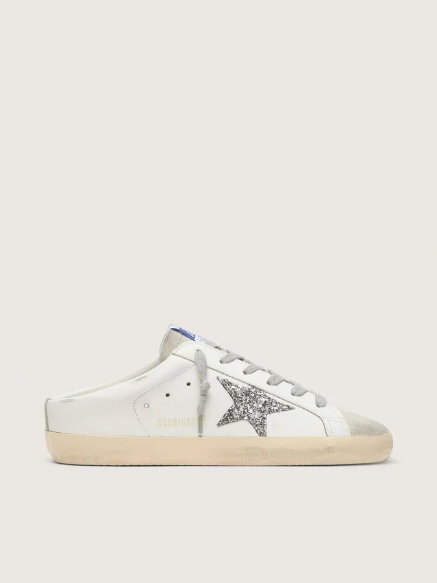 Zapatillas Super-Star Sabot con una estrella de purpurina platino y lengüeta de gamuza