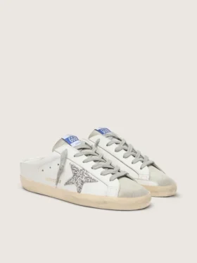 Zapatillas Super-Star Sabot con una estrella de purpurina platino y lengüeta de gamuza