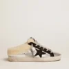 Zapatillas Super-Star Sabot para mujer en cuero laminado plateado con estrella negra