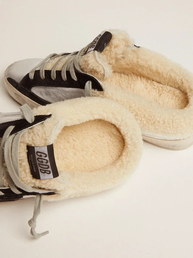 Zapatillas Super-Star Sabot para mujer en cuero laminado plateado con estrella negra
