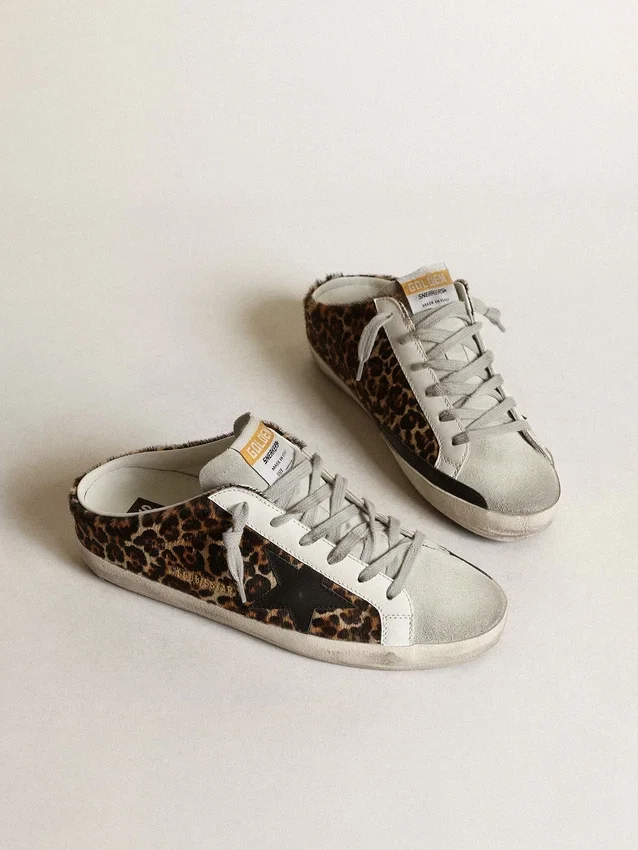 Zapatillas Super-Star Sabot para mujer en piel de potro con estampado de leopardo y estrella negra