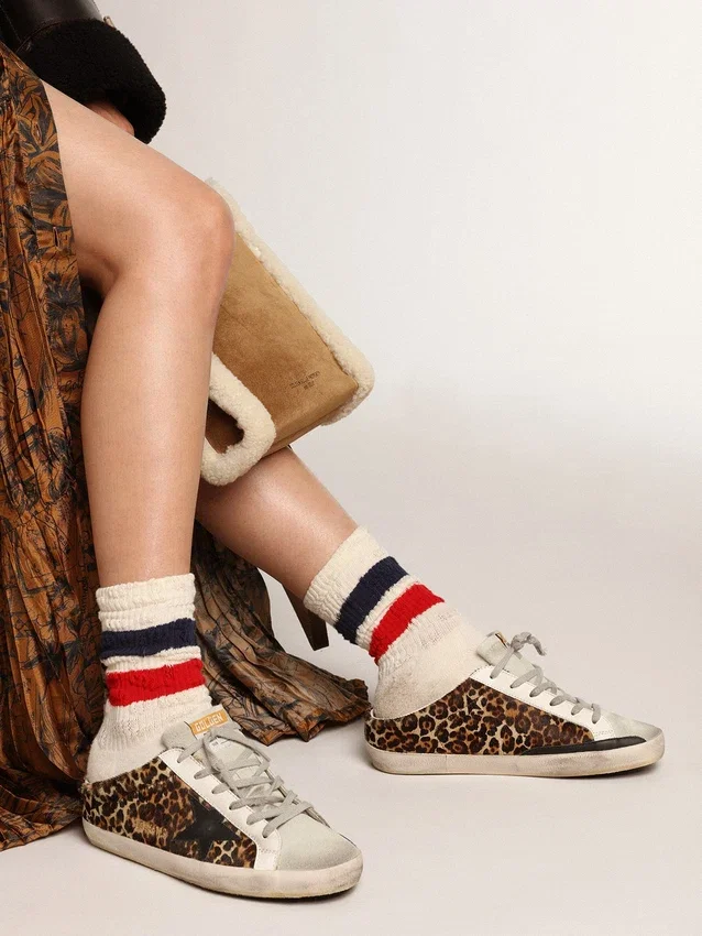 Zapatillas Super-Star Sabot para mujer en piel de potro con estampado de leopardo y estrella negra