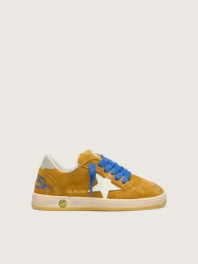 Zapatillas Young Ball Star en gamuza ocre con estrella y lengüeta en el talón de cuero blanco brillante