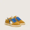 Zapatillas Young Ball Star en gamuza ocre con estrella y lengüeta en el talón de cuero blanco brillante