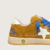 Zapatillas Young Ball Star en gamuza ocre con estrella y lengüeta en el talón de cuero blanco brillante