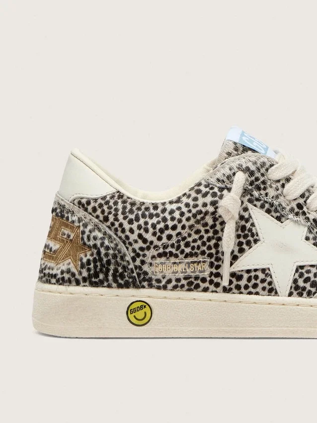 Zapatillas Ball Star para niños en piel de potro con estampado de leopardo en blanco y negro y estrella de cuero color crema