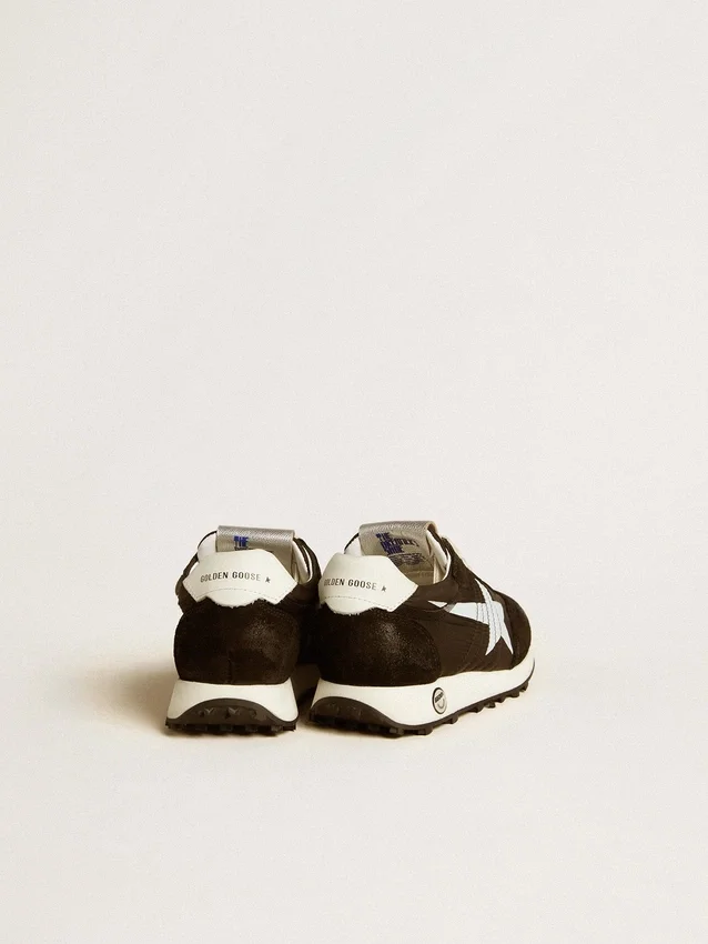 Zapatillas Young Marathon de nylon negro con estrella estampada y lengüeta de cuero en el talón