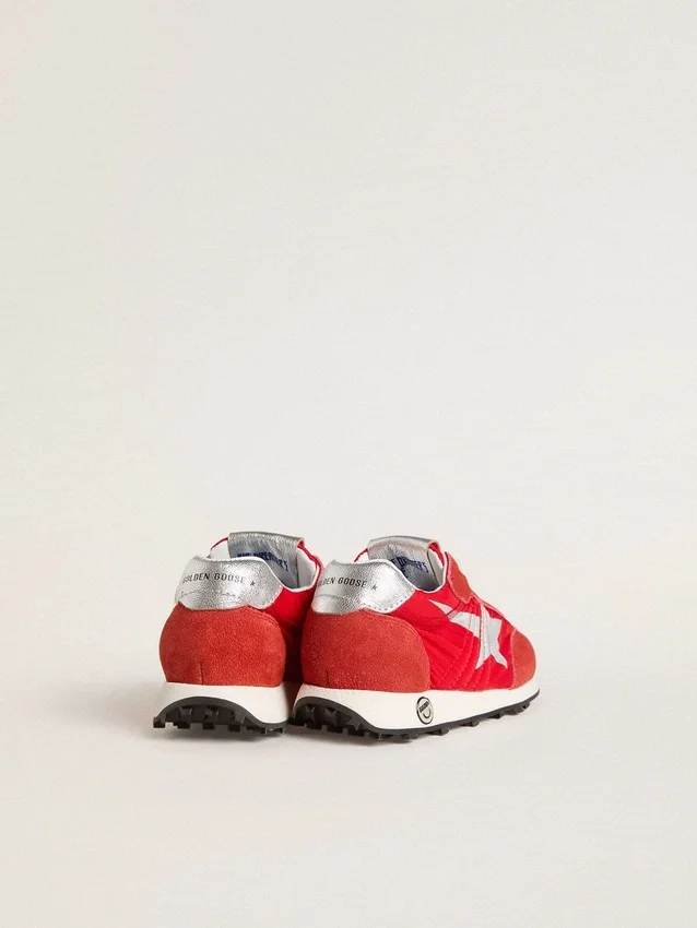 Zapatillas Young Marathon de nylon rojo con estrella estampada y lengüeta de cuero en el talón