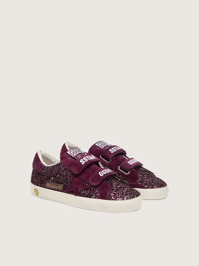 Zapatillas Young Old School en color burdeos con purpurina, con estrella de gamuza burdeos y lengüeta en el talón