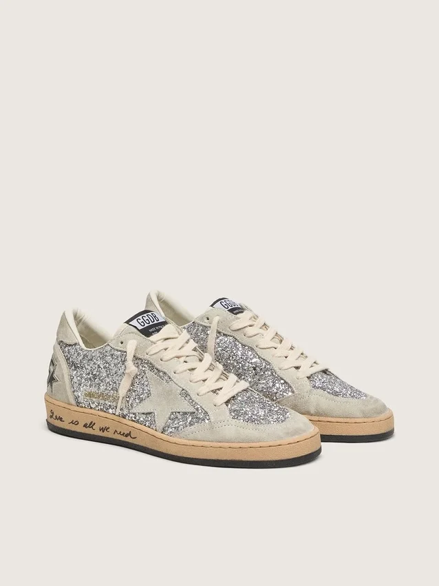 Zapatos Ball Star para mujer en brillo plateado con inserciones de gamuza gris hielo