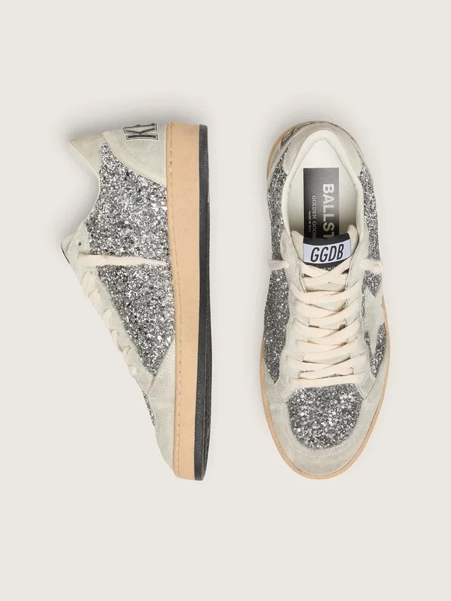 Zapatos Ball Star para mujer en brillo plateado con inserciones de gamuza gris hielo