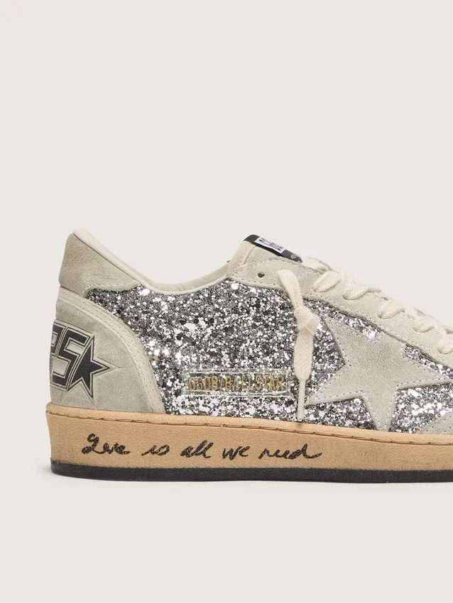 Zapatos Ball Star para mujer en brillo plateado con inserciones de gamuza gris hielo