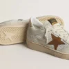 Zapatos Ball Star para mujer en napa blanca y malla con estrella de nubuck color tabaco y lengüeta del tacón en color beige