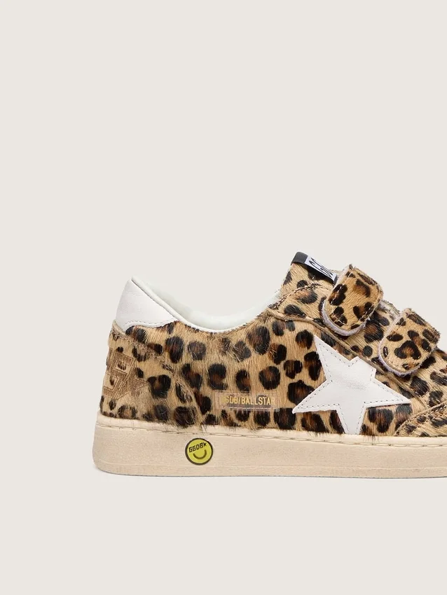 Zapatos Junior Ball Star en piel de potro con estampado de leopardo, estrella de cuero blanco y lengüeta en el talón