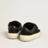 Zapatos Space-Star Cube para hombre en gamuza negra con estrella perforada