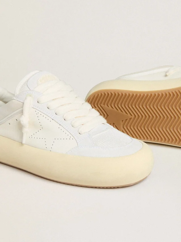 Zapatos Space-Star Cube para mujer en cuero blanco con estrella perforada
