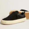 Zapatos Space-Star Cube para mujer en gamuza negra con estrella perforada