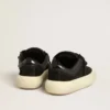 Zapatos Space-Star Cube para mujer en gamuza negra con estrella perforada