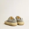 Zapatos Space-Star para hombre en gamuza gris hielo con estrella perforada