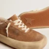 Zapatos Space-Star para mujer en gamuza color tabaco con forro de piel de oveja