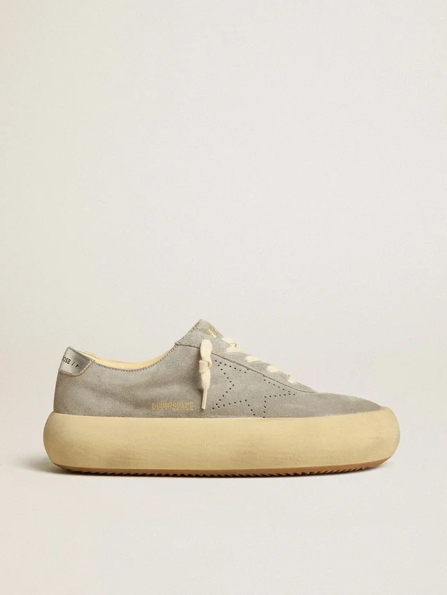 Zapatos Space-Star para mujer en gamuza gris hielo con estrella perforada