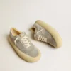 Zapatos Space-Star para mujer en gamuza gris hielo con estrella perforada
