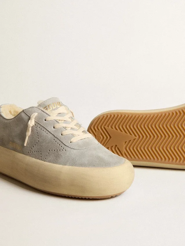 Zapatos Space-Star para mujer en gamuza gris hielo con forro de piel de oveja