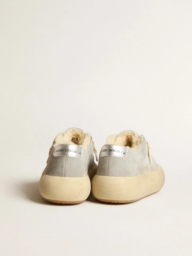 Zapatos Space-Star para mujer en gamuza gris hielo con forro de piel de oveja