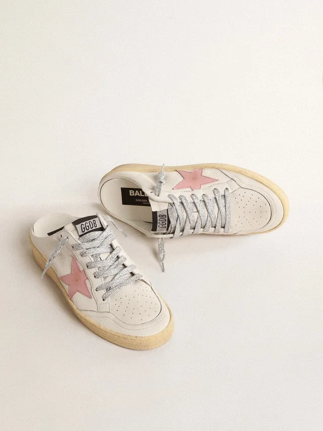 Zapatos tipo sabot Ball Star en napa blanca con una estrella de cuero rosa antiguo