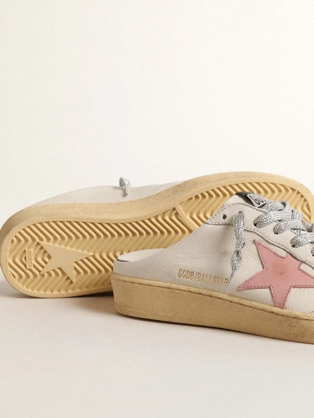 Zapatos tipo sabot Ball Star en napa blanca con una estrella de cuero rosa antiguo